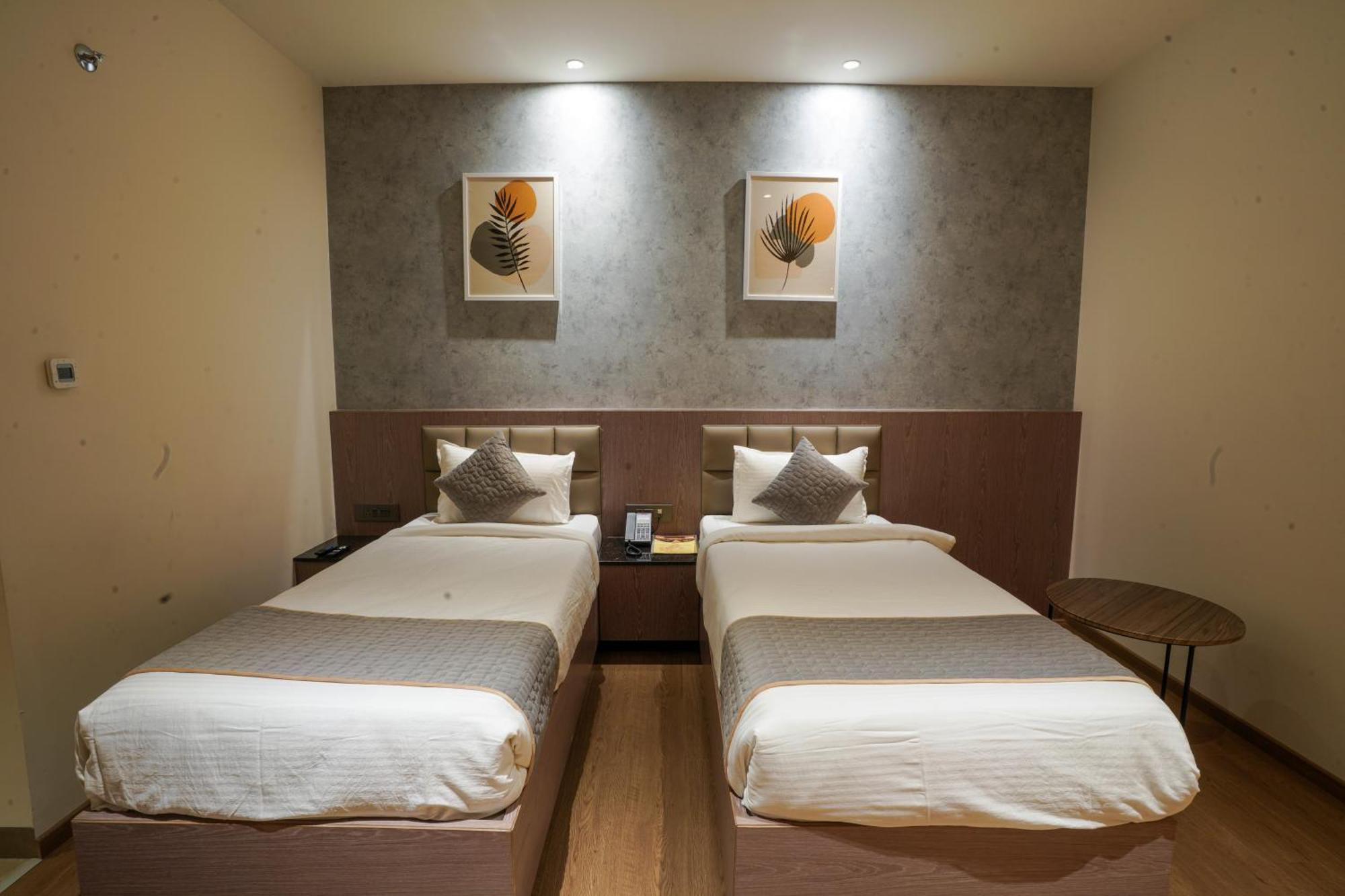 Hotel Tulips Grand Hyderabad Exterior photo